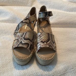 Coconuts by Matisse Womens 9 Gray Snakeprint Ankle Strap Sandals Espadrilles.